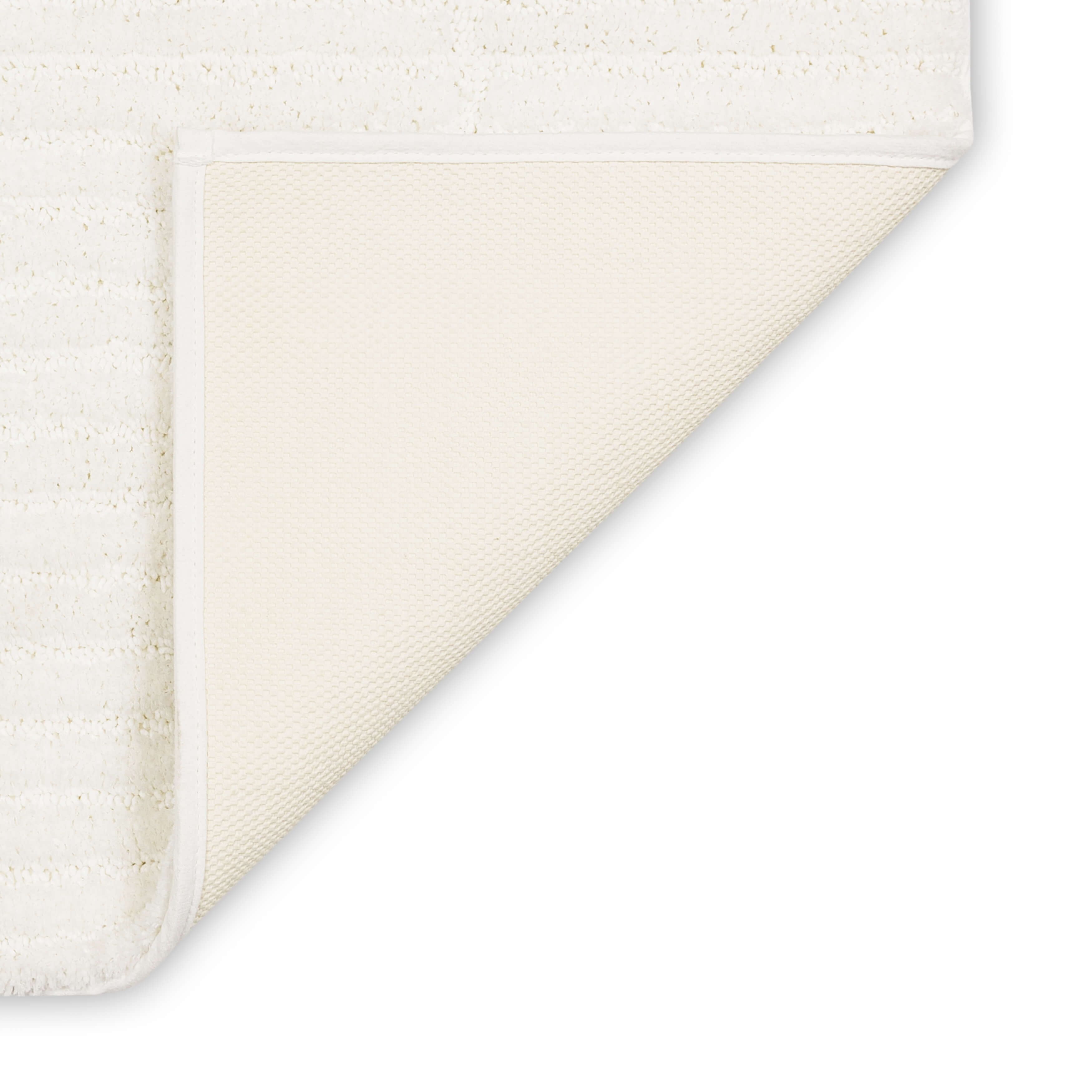 Mohawk Sanctuary Bath Mat Soft Absorbent Quick Dry Machine Washable Non-Slip Bathroom Mat, White, 20" x 34"