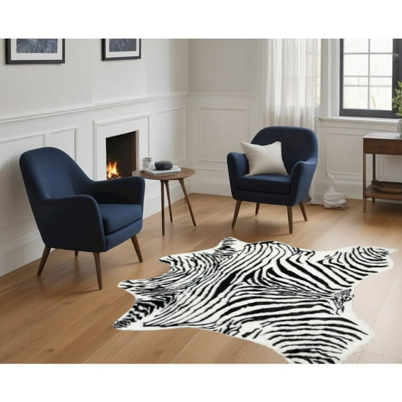 HomeRoots 4' X 5' Black And White Faux Fur Printed Area Rug