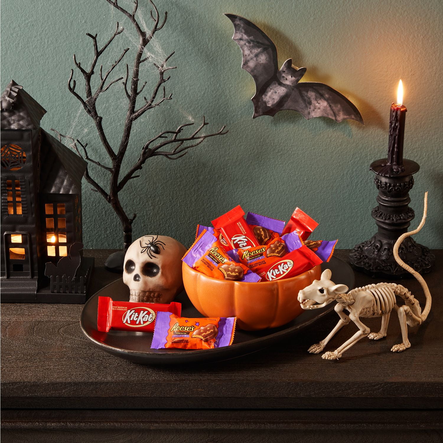 REESE'S and KIT KAT, Milk Chocolate Assortment Snack Size Candy, Halloween, 49 oz, Bulk Bag, 90 Pieces