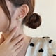 thumbnail image 3 of Exquisitos pendientes de perlas con lazo de diamantes de estilo japonés y coreano para mujer, pendientes de aguja de plata modernos y sencillos., 3 of 6
