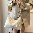thumbnail image 4 of Bolso de mano Guofeng Fashion de gran capacidad para mujer, nuevo bolso de hombro retro versátil de primavera, bolso de mano con textura premium para mujer, 4 of 5
