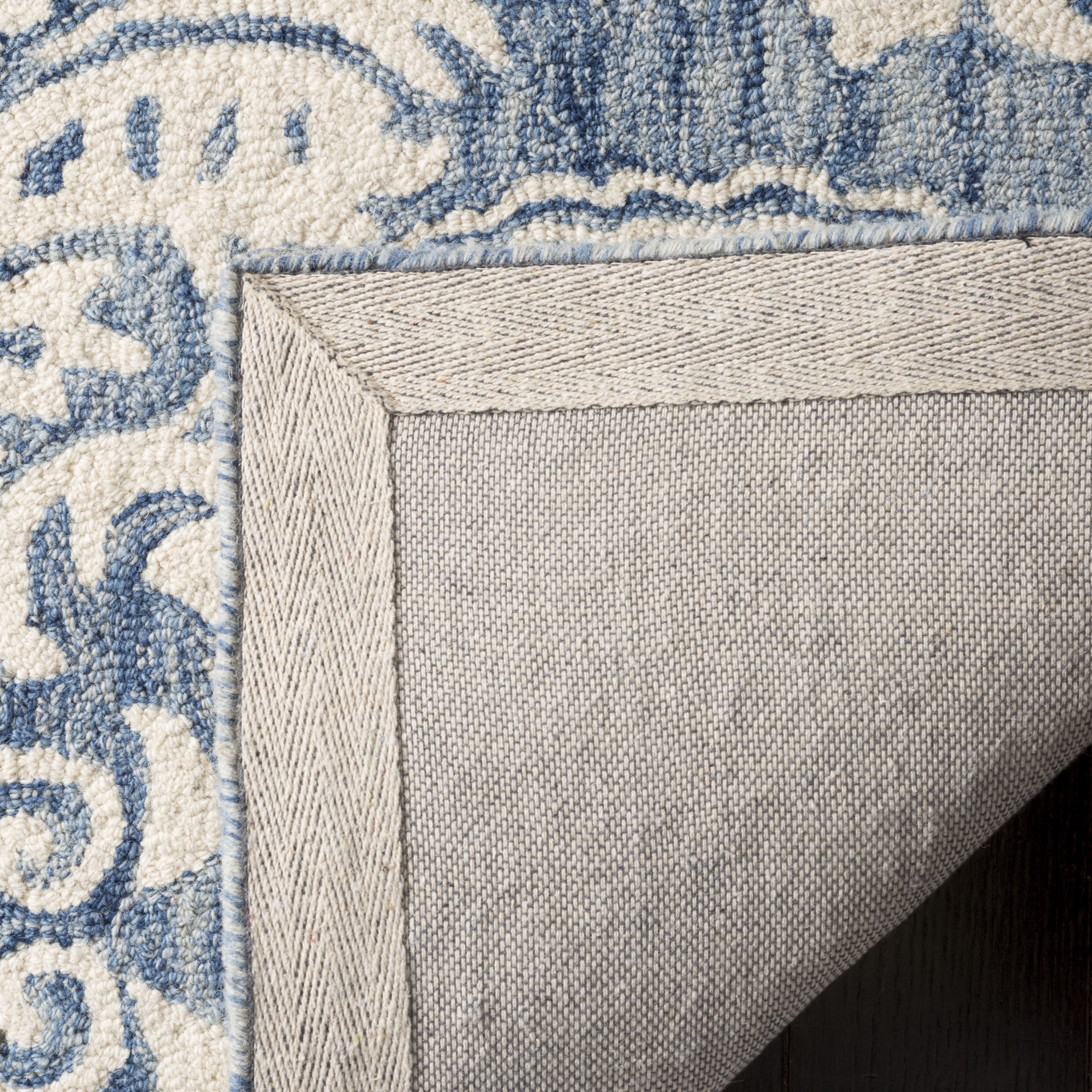 SAFAVIEH Micro-Loop Jaydon Damask Floral Wool Area Rug, Blue/Ivory, 5' x 5' Round