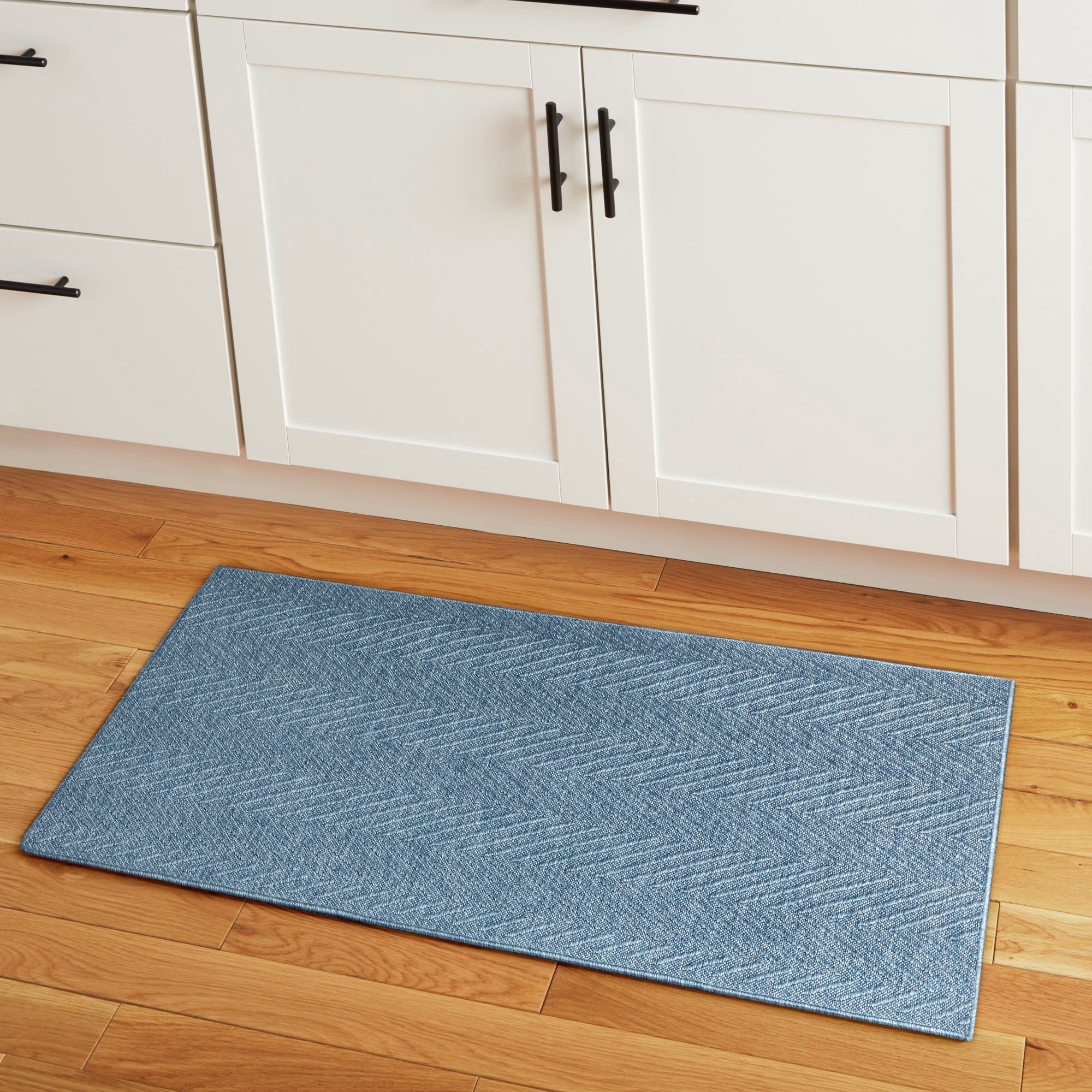 TOWN & COUNTRY BASICS Pax Herringbone Textured Solid Everwash® Washable Area Rug, Low Pile, Non-Slip Backing, Easy Clean Pet & Family Friendly Rug, Blue, 2'11"x4'11"