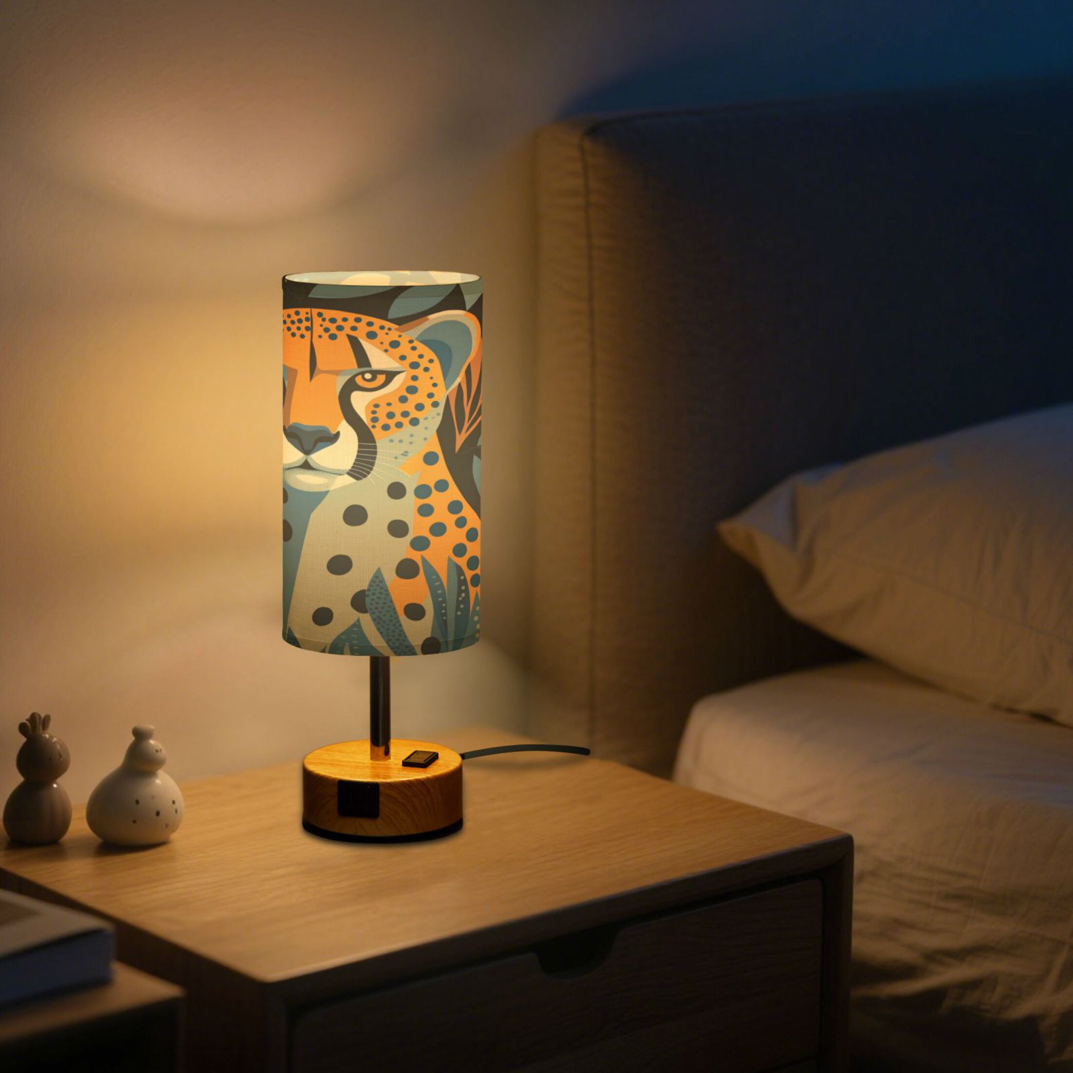 Touch-Control 3-Color Desk Lamp with Plug – Energy-Saving LED + 3 Simultaneous Charging Ports Cheetah in Cubist Style