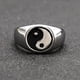 thumbnail image 2 of Anillo de Acero Inoxidable Fernando Unisex Blanco Y Negro Tamaño 13, 2 of 8