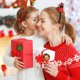 thumbnail image 4 of Pegatinas navideñas de Feliz Navidad, 500 unidades de pegatinas redondas de 1,5 pulgadas, rollo de etiquetas para suministros de fiesta de Navidad, tarjetas, sellos de sobres, galletas, etiquetas de c, 4 of 5