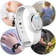 thumbnail image 4 of Paquete de 2 pulseras repelentes de mosquitos ultrasónicas ajustables e impermeables para niños y adultos, 4 of 5