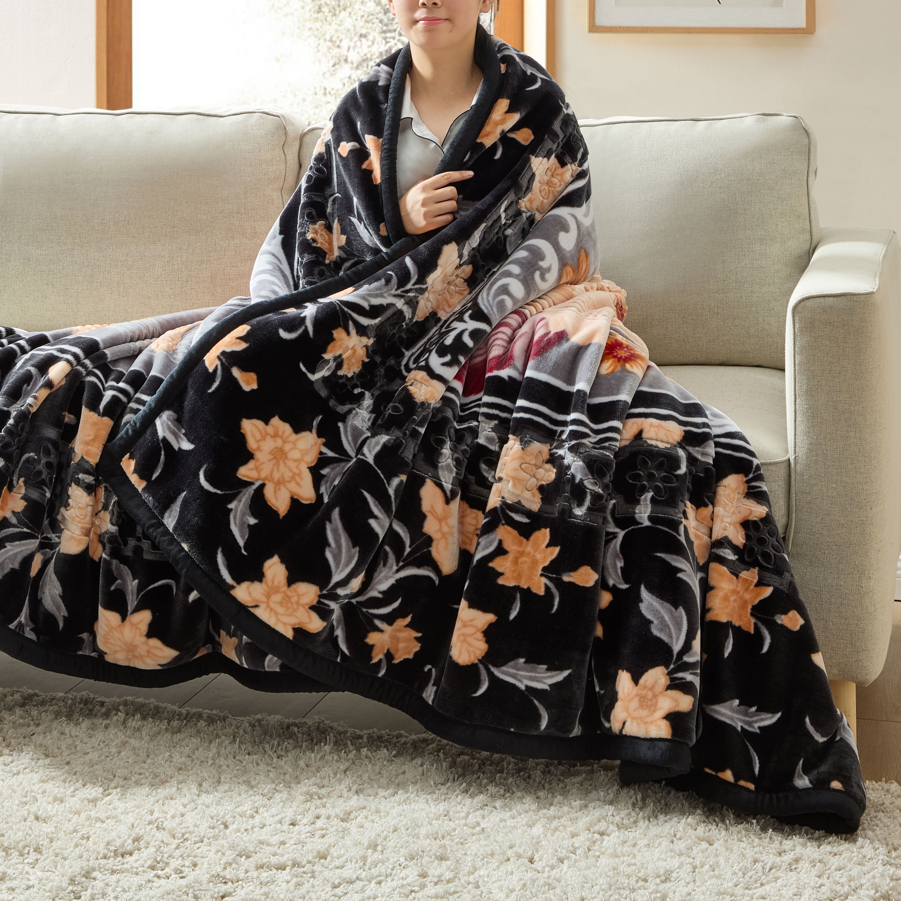 Lammaloe Queen Size Korean Mink Fleece Blanket for Winter, 9 lbs, 79" x 94", Heavy 2-Ply Warm Heavyweight Raschel Bed Blankets, Reversible Printed, Black & gray