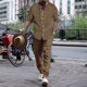 thumbnail image 3 of Traje informal de hombre con cuello alto monocromático de dos tonos a rayas, manga larga y pantalón, ropa deportiva de calle para primavera y otoño, 3 of 5