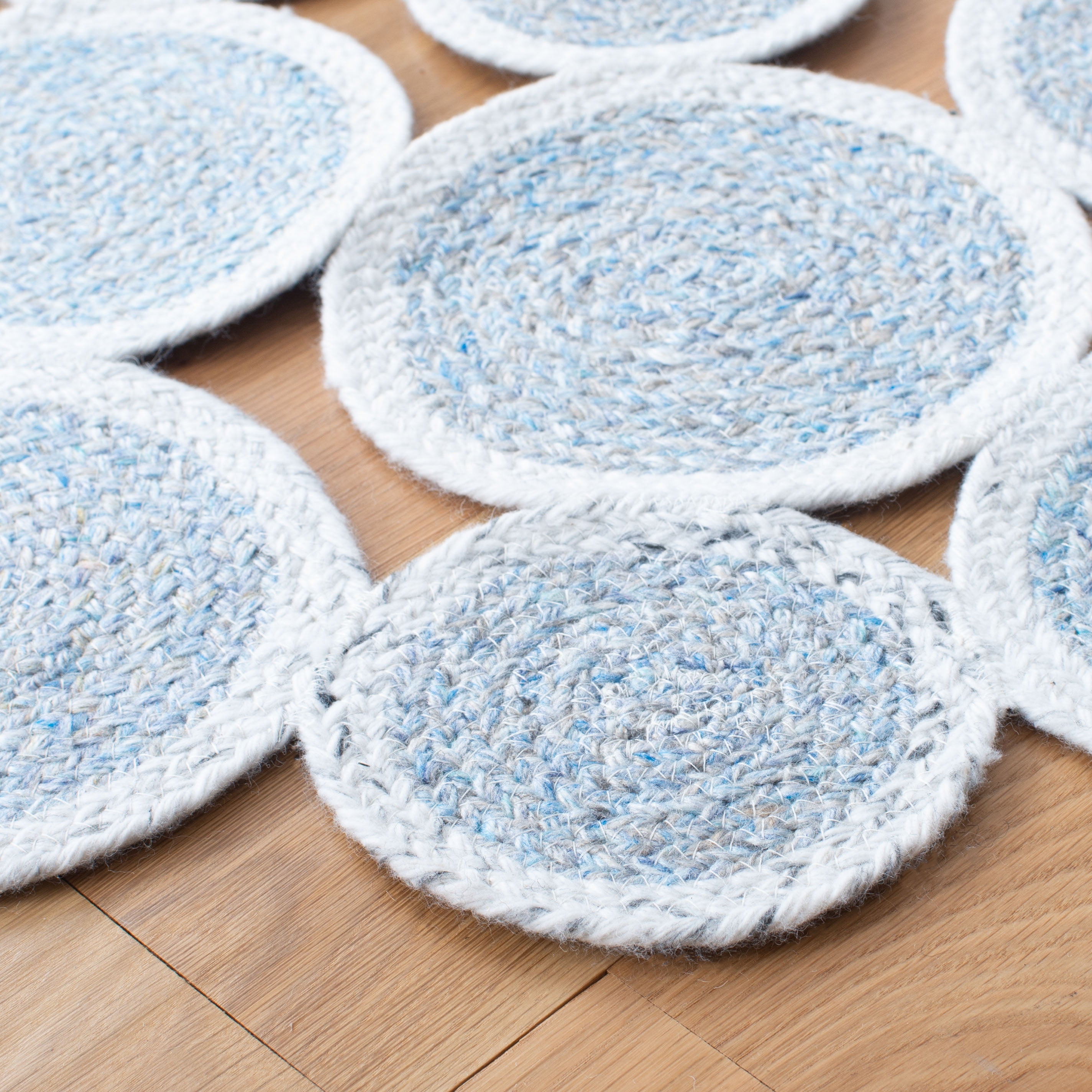 SAFAVIEH Cape Cod Hector Abstract Dots Polyester Area Rug, Blue/Ivory, 6' x 6' Round