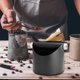 thumbnail image 5 of Caja para posos de café Perfecl Contenedor de acero desmontable negro gris, 5 of 8
