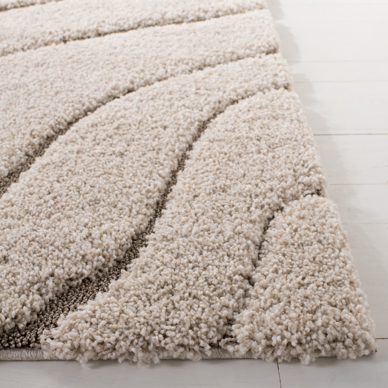 SAFAVIEH Florida Tabitha Geometric Waves Shag Area Rug, Cream/Beige, 5'3" x 7'6"