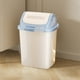 thumbnail image 5 of Bote de basura para baño con tapa, pequeño cubo de basura con tapa de presión, basurero de plástico, basura con tapa de flip con tapa de basura, baño oficina dormitorio sala de estar, blanco, 5 of 6