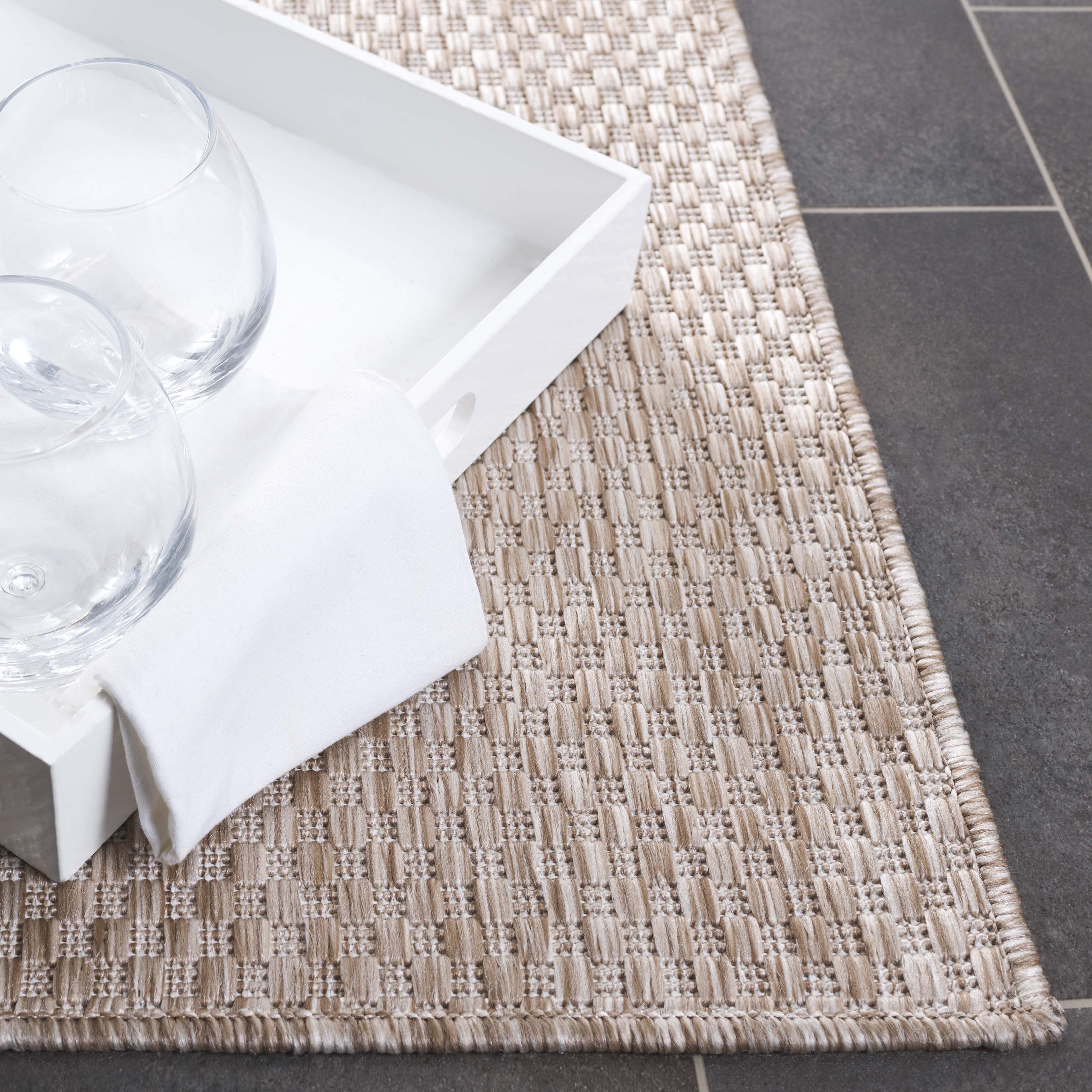SAFAVIEH Beach House Lincoln Solid Indoor/Outdoor Area Rug, Beige, 5'3" x 7'6"