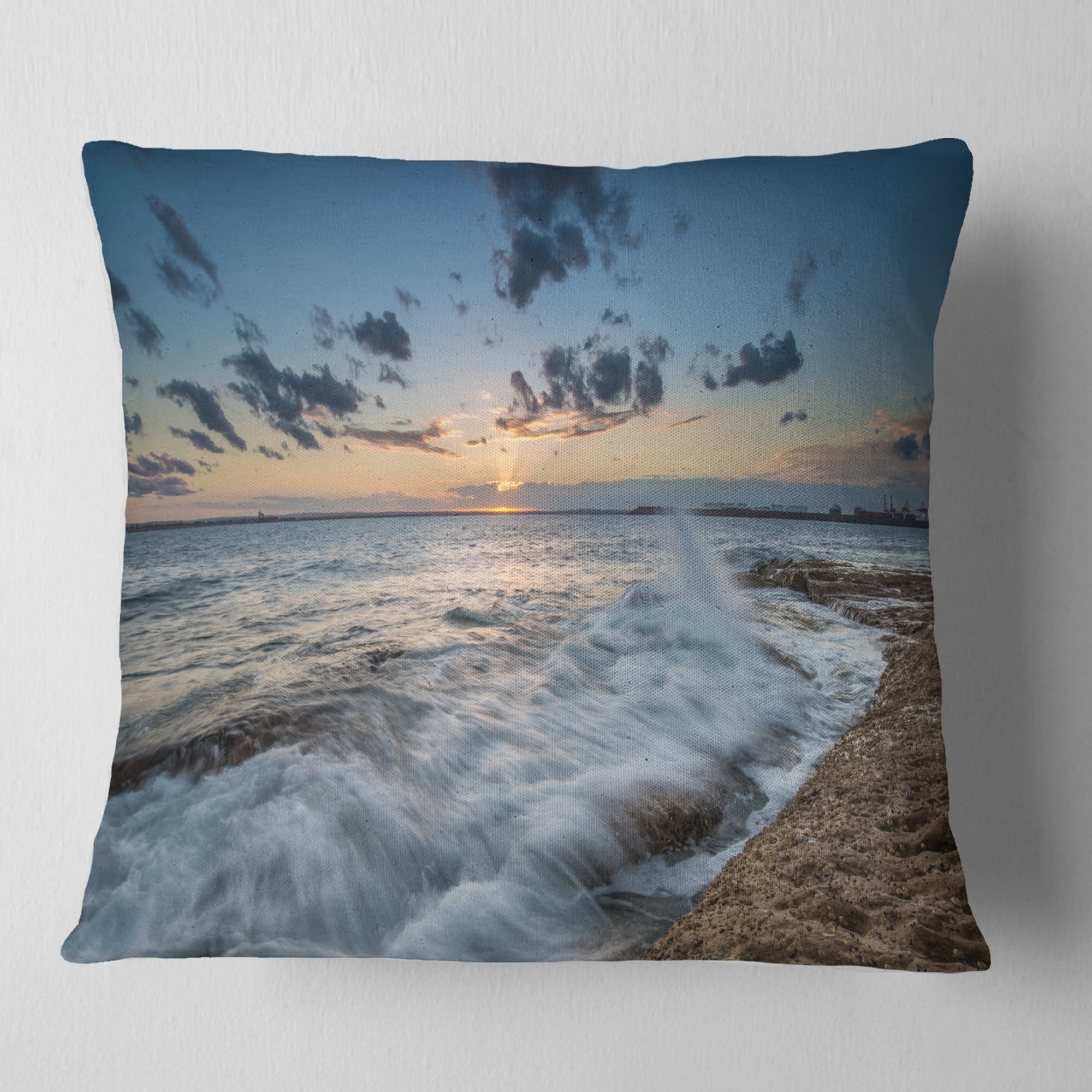 Designart Sydney Sunset at La Per House - Seascape Throw Pillow - 18x18