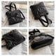 thumbnail image 2 of Bolso bandolera de múltiples capas con relleno espacial para mujer Bolso con cremallera de color sólido, 2 of 9