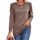 thumbnail image 2 of Top de manga larga con hombros plisados, cuello redondo, color puro, corte holgado, jersey informal para mujer, Top para otoño invierno, marrón L, 2 of 6