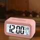 thumbnail image 4 of Reloj despertador digital de escritorio con retroiluminación LED, función de repetición, temperatura, calendario, pantalla, batería local, color blanco, 4 of 5