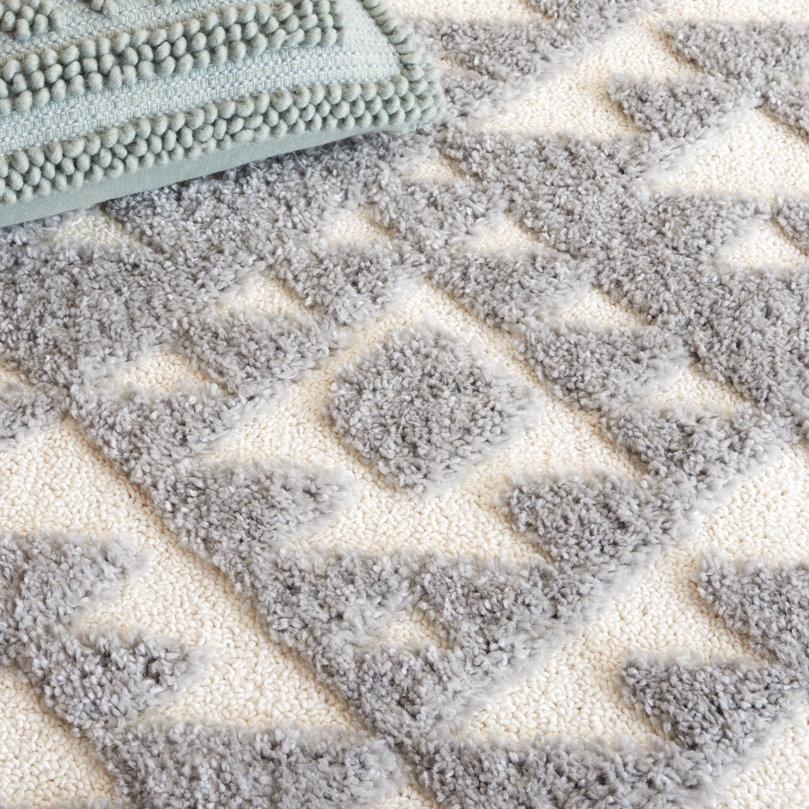 Safavieh Moroccan Tassel Larry Geometric Shag Runner Rug, Gray/Ivory, 2'3" x 10'