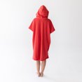 thumbnail image 2 of Poncho de Toalla Unisex con capucha CECO para cambiado y secado rápido de materiales reciclados, 2 of 5