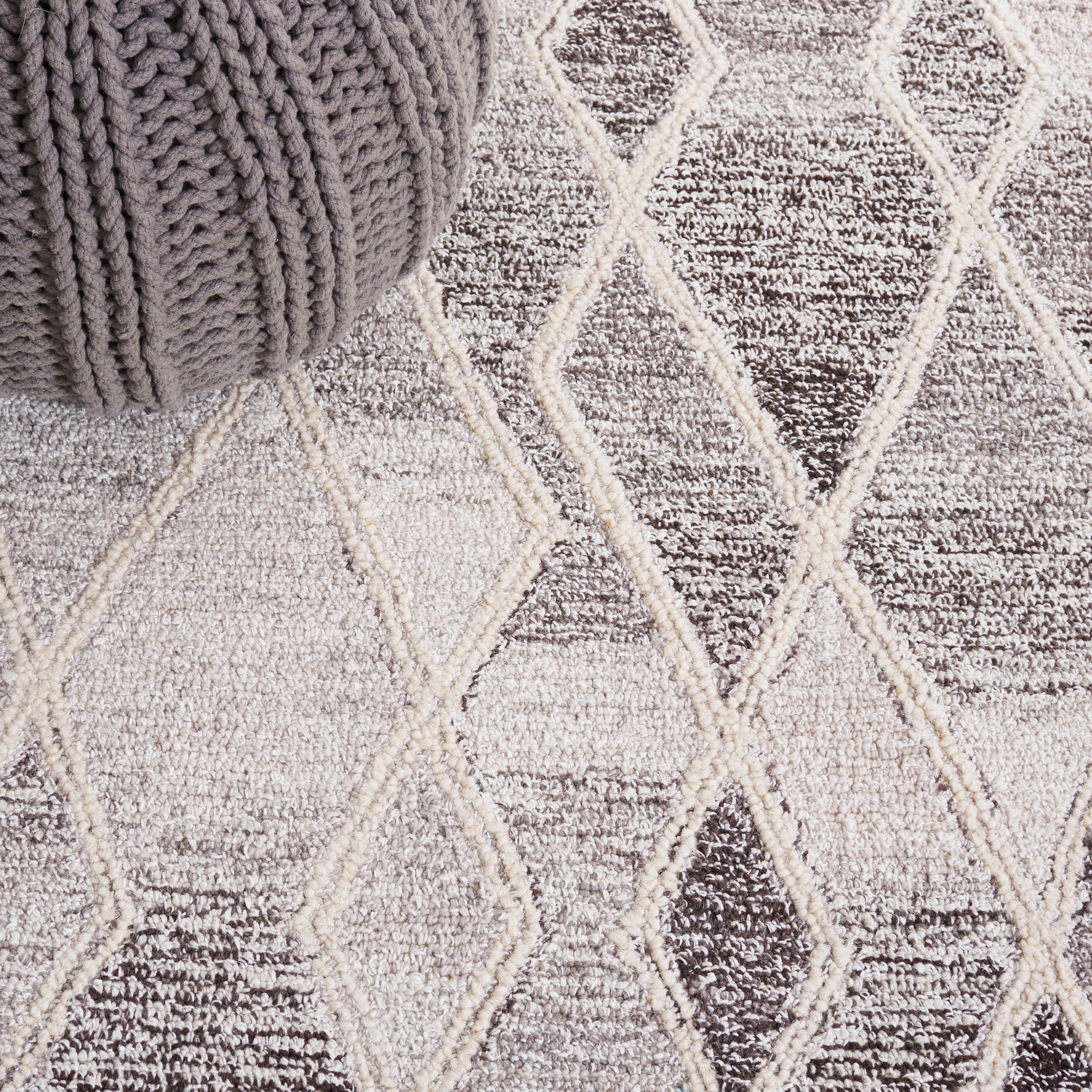 SAFAVIEH Abstract Malcolm Trellis Area Rug, Ivory/Gray, 6' x 6' Round