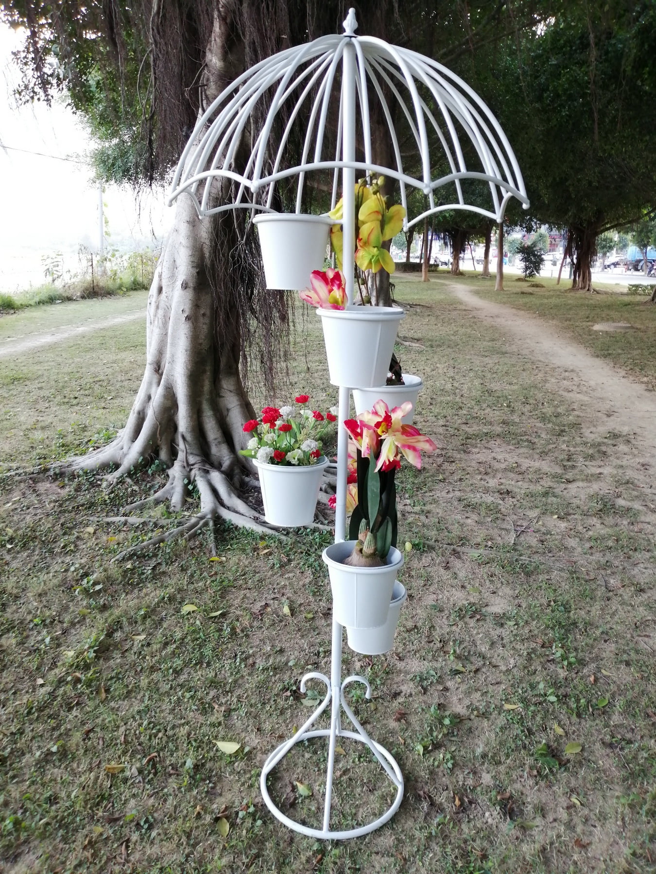 WHITE UMBRELLA PLANT STAND