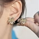 thumbnail image 1 of Pendientes de botón de lujo con diseño elegante de nicho ligero con forma de perla y diamante en plata S925, 1 of 4