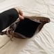 thumbnail image 2 of Bolso Hombro para Mujer Con Múltiples Bolsillos en Las Axilas Hobo Cuero PU (Caqui), 2 of 6