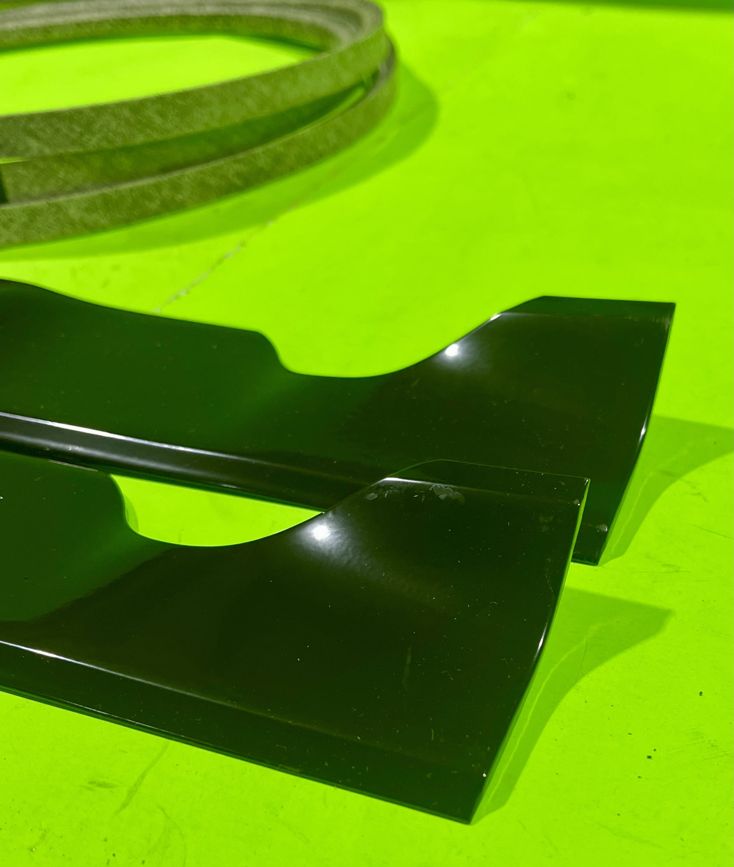Husqvarna 46" 2 Blade Mower Deck Blade & Belt Kit 532405143 532405380