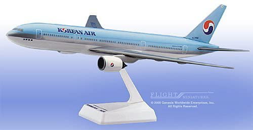 84-Cur Korean Air 777-200 Airplane Miniature Model Snap Fit Kit 1:200 ABO-7772 