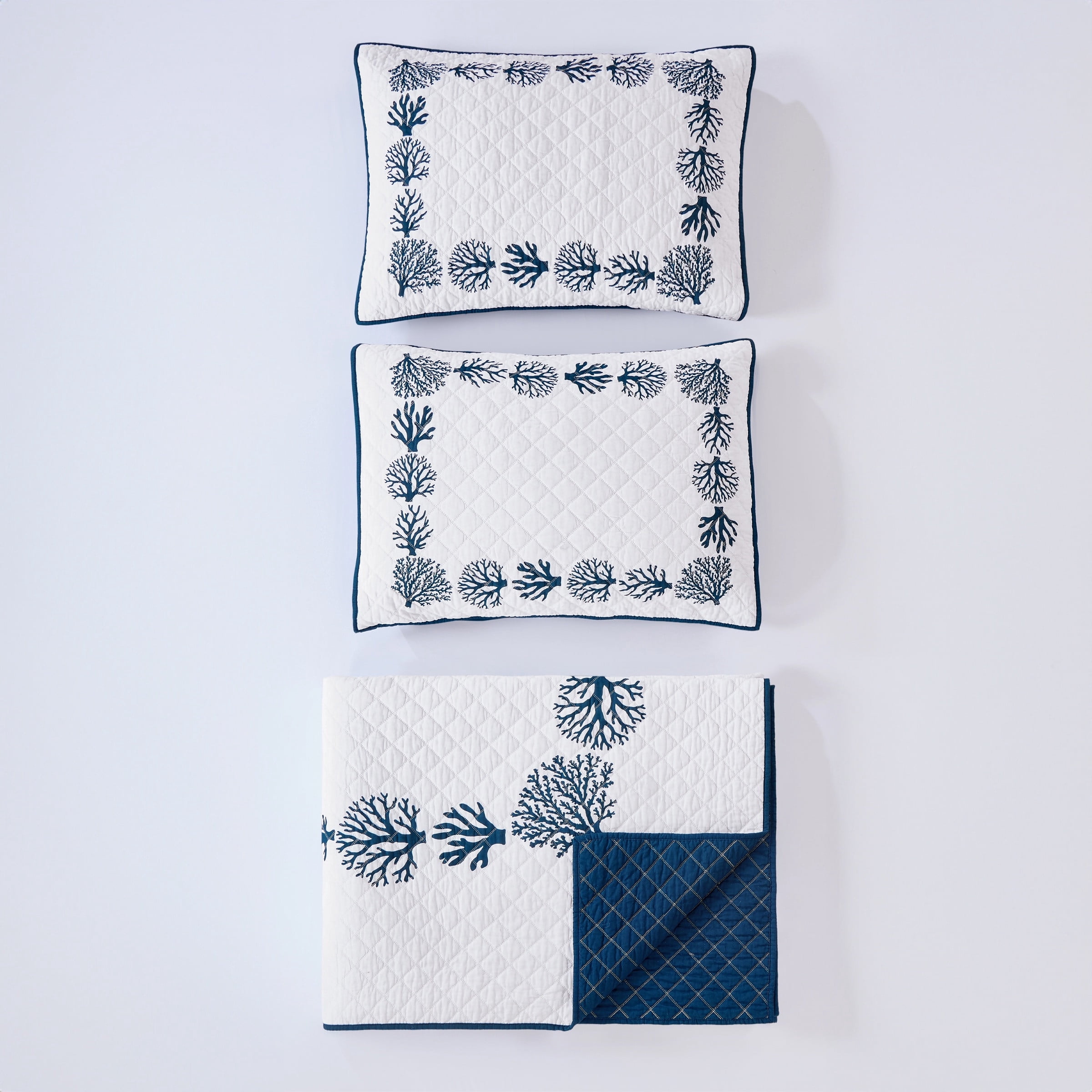 Tranquil Reef Cotton Reversible 3-Piece King Quilt Set - White/Blue, All Ages