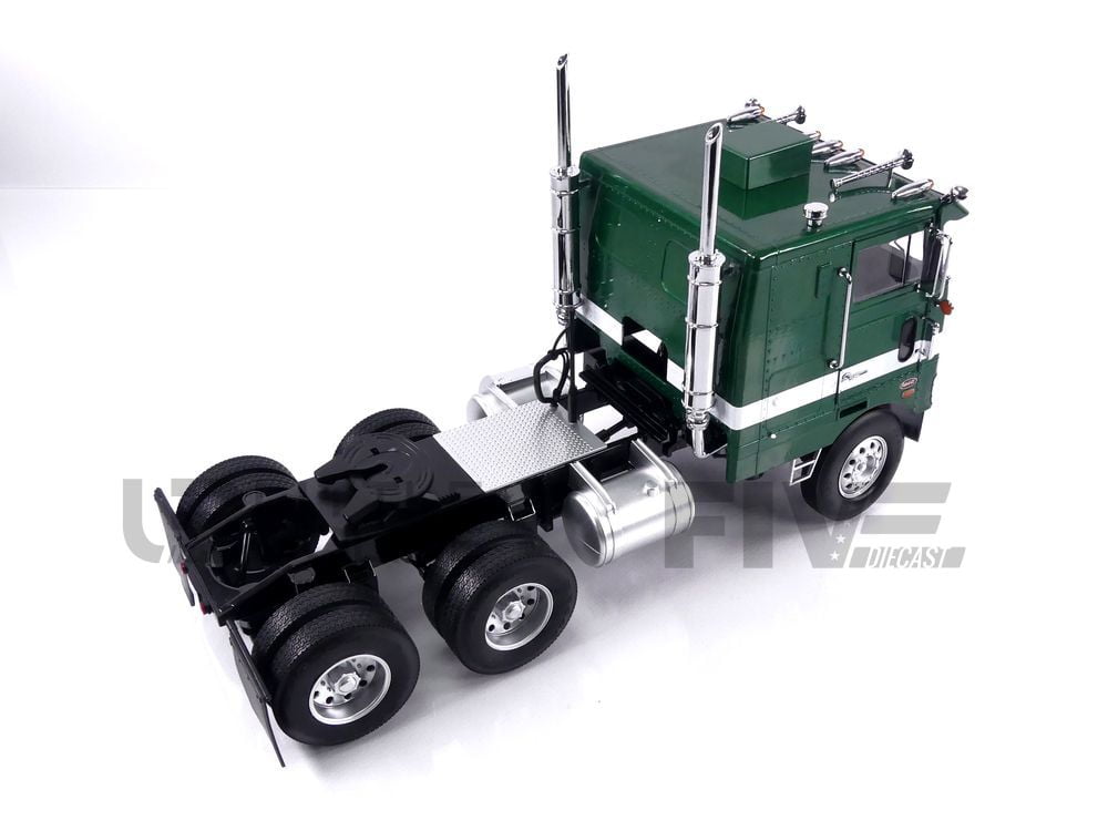 Road Kings 1977 Peterbilt 352 Pacemaker Semi Green and White Road Kings 1977 Peterbilt 352 Pacemaker Semi Green and White
