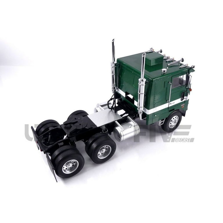 Road Kings 1977 Peterbilt 352 Pacemaker Semi Green and White
