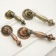 thumbnail image 5 of Juego de 4 pomos para muebles antiguos, tiradores para puertas de cajones y armarios vintage en aleación de zinc con tornillos de 28 mm de diámetro, bronce rojo, 5 of 5