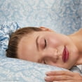 thumbnail image 4 of Funda de almohada Kitsch x Bridgerton Satin Toile De Blue, tamaño king, 4 of 9