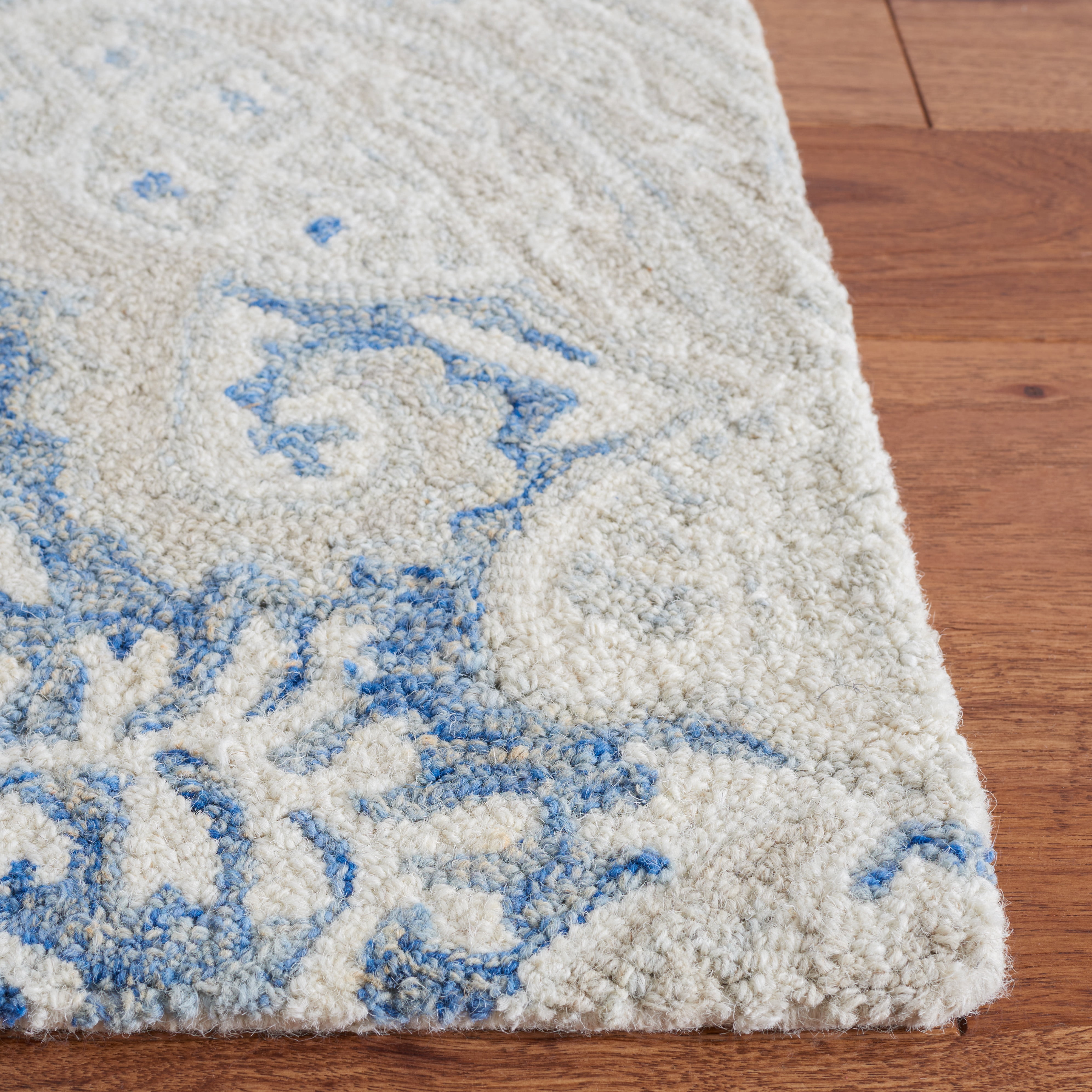 SAFAVIEH Micro-Loop Deziree Floral Runner Rug, Blue/Ivory, 2'3" x 5'