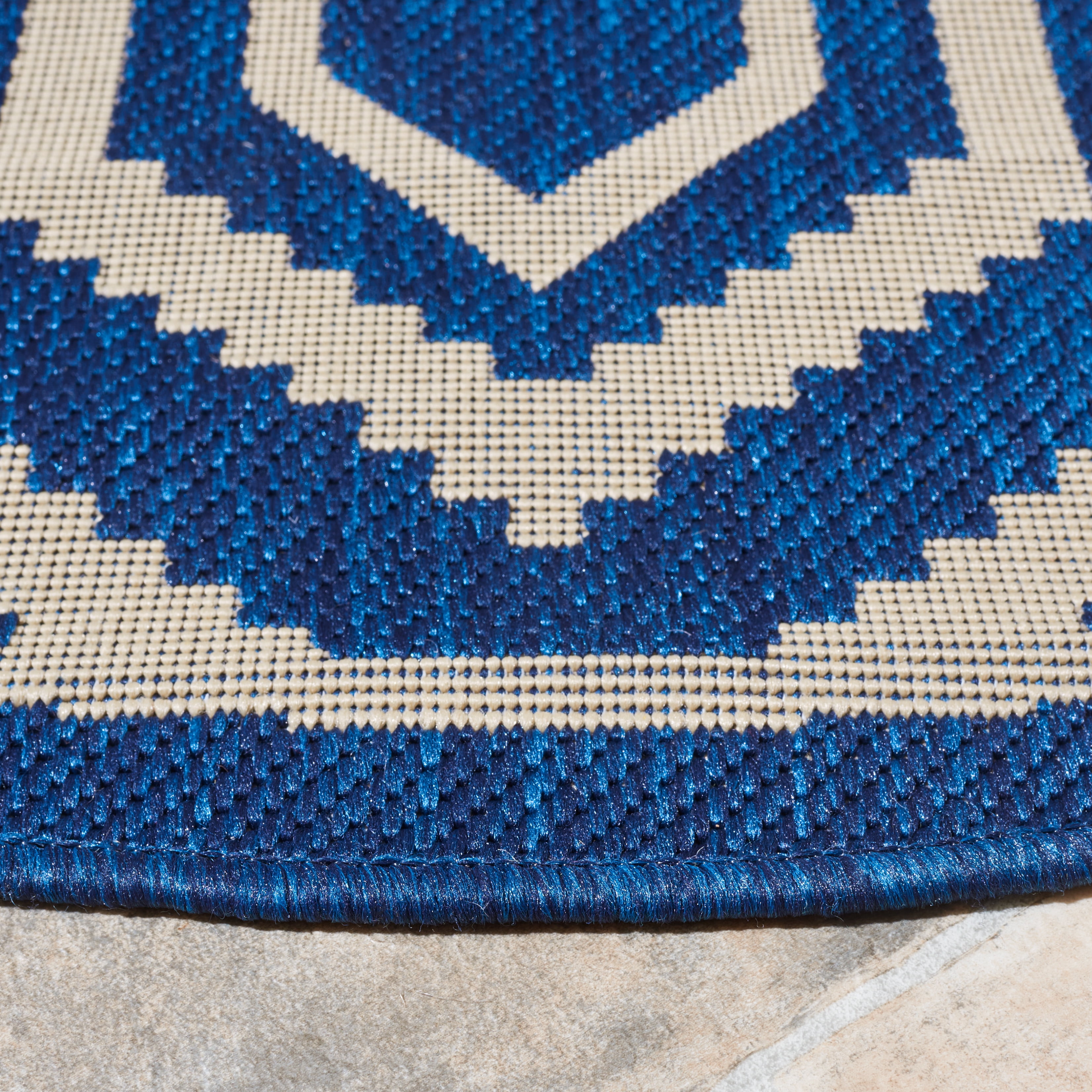 Safavieh Courtyard Amelia Geometric Indoor/Outdoor Area Rug, Navy/Beige, 5'3" x 5'3" Round