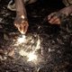 thumbnail image 4 of Arrancador de fuego - Varilla de ferro tradicional, mango de madera hecho a mano Acero de fuego grueso - Huelgas - Encendedor de supervivencia con cordón para el cuello y delantero multiherramienta, 4 of 4