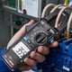 thumbnail image 1 of Pinza Amperimétrica Digital, Pantalla LCD Multímetro AC/DC Portátil De Mano Para Fábricas Para Laboratorio Para El Hogar, 1 of 7
