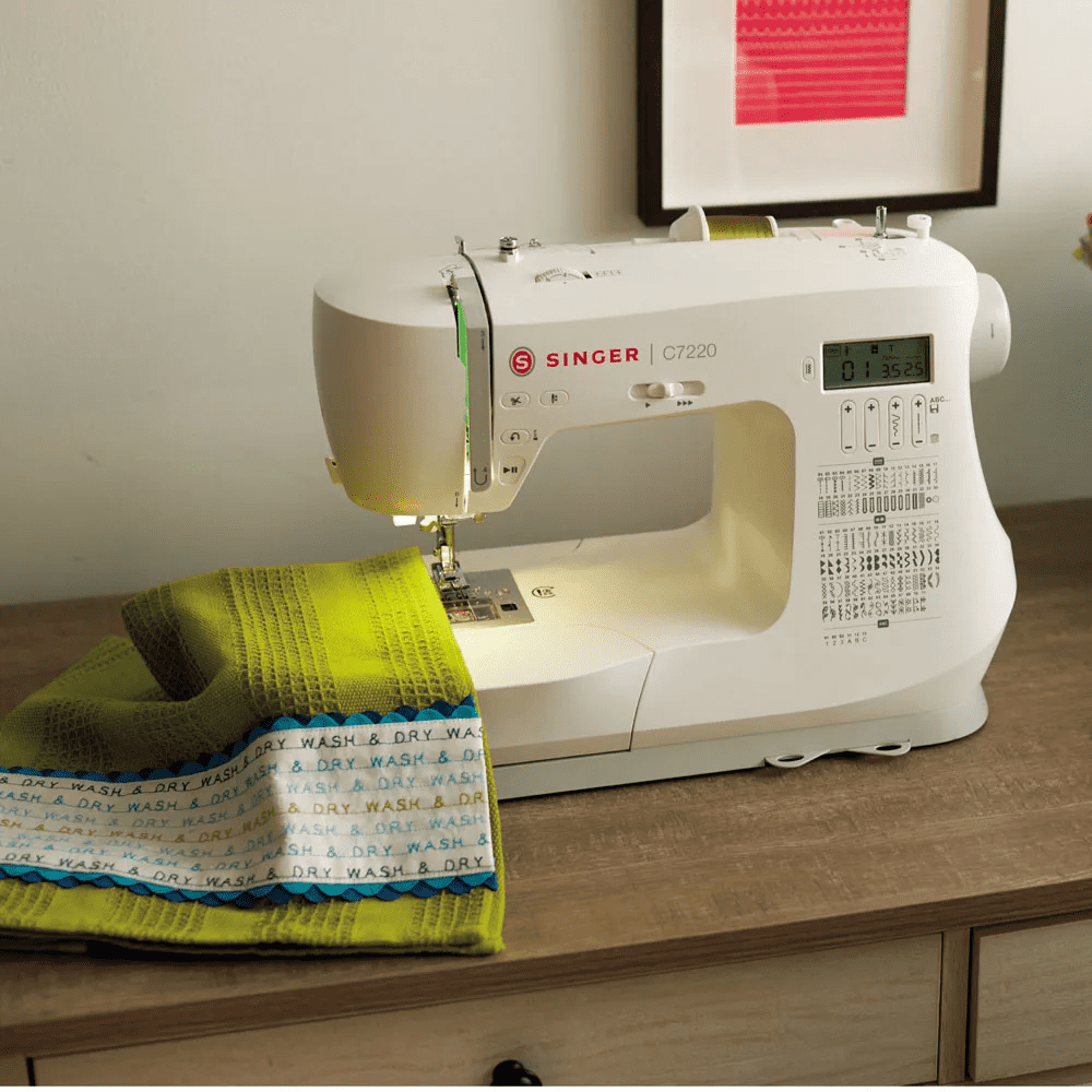 Singer C7220 Computerized Sewing Machine with Exclusive
