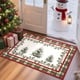 thumbnail image 1 of Felpudo navideño con piñas | Felpudo navideño de poliéster verde | Alfombra antideslizante para entrada (60 x 40 cm) | Decoración festiva para puerta de entrada | Uso en interiores y exteriores |, 1 of 6
