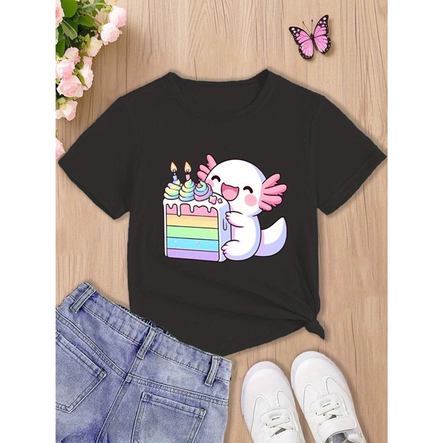 Adorable Tee-Shirt Graphique Axolotl Birthday Cake - T-Shirt à Col Rond Doux et Confortable pour Garçons et Filles, Haut d'Été Décontracté Rose avec Design de Dessin Animé Fantaisiste, Cadeau Parfait pour les Jeunes, l'École, le Sport et les Fêtes