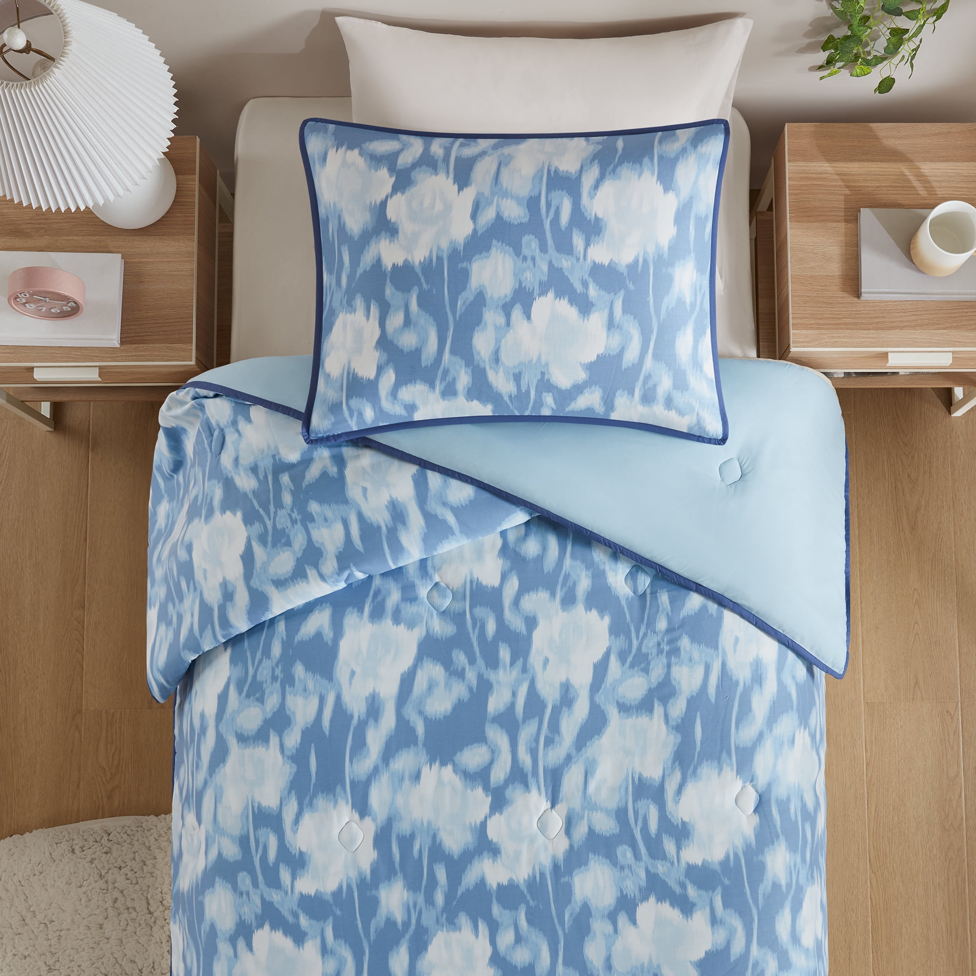 Mainstays Blurred Rose 2-Piece Blue Comforter Set, Twin/Twin XL
