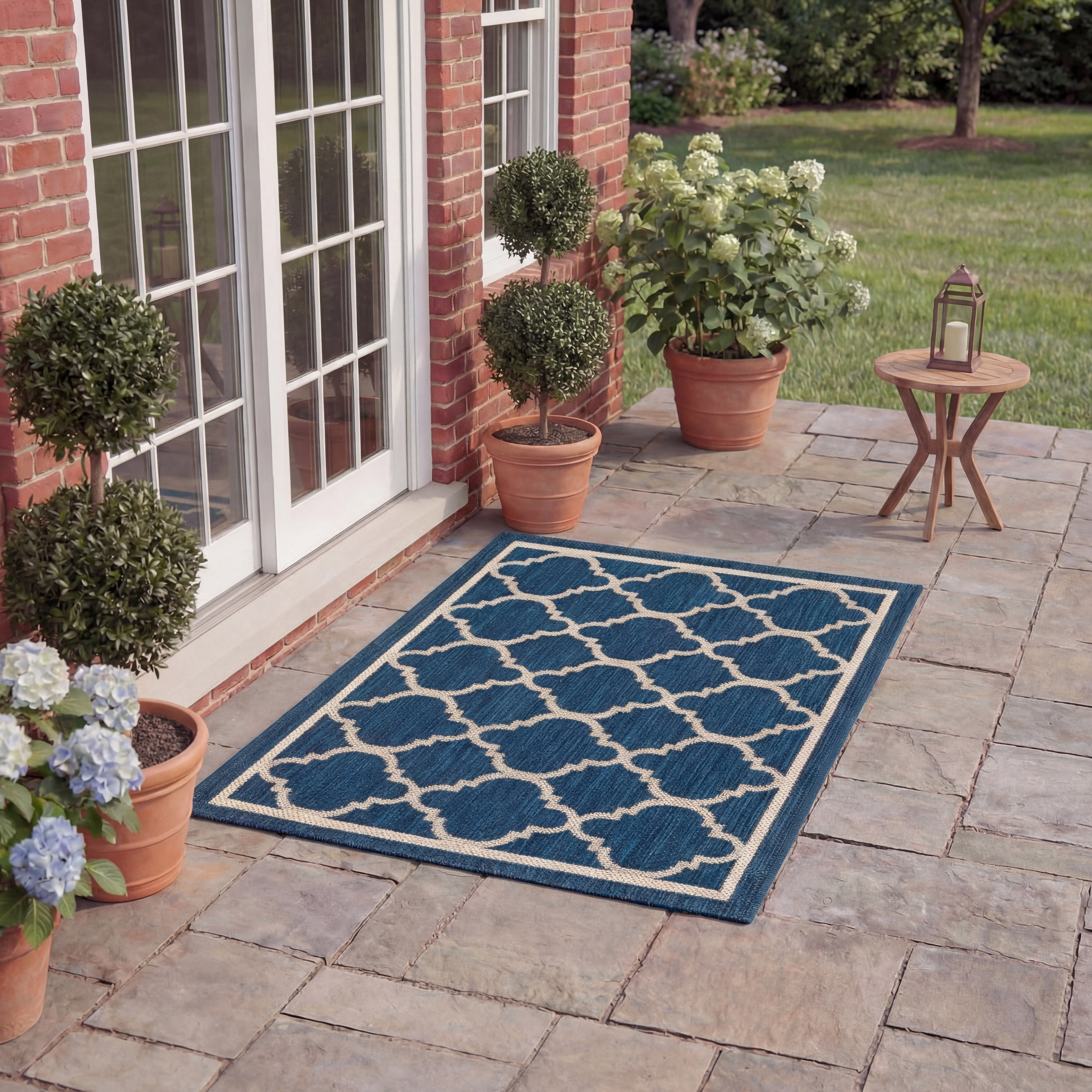 Safavieh Courtyard Alina Geometric Quatrefoil Indoor/Outdoor Area Rug, Navy/Beige, 4' x 5'7"