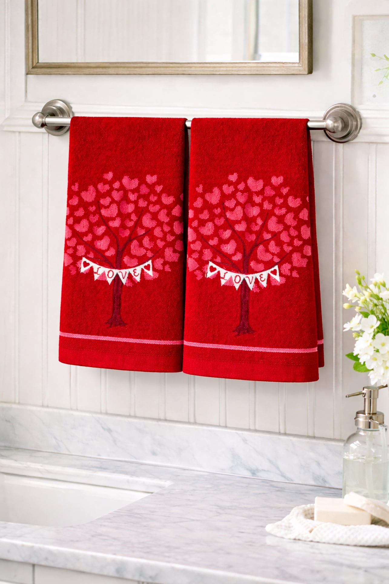 Celebrate  Valentine Bath Hand Towels Red Tree of Love Hearts Bathroom 2 Pieces