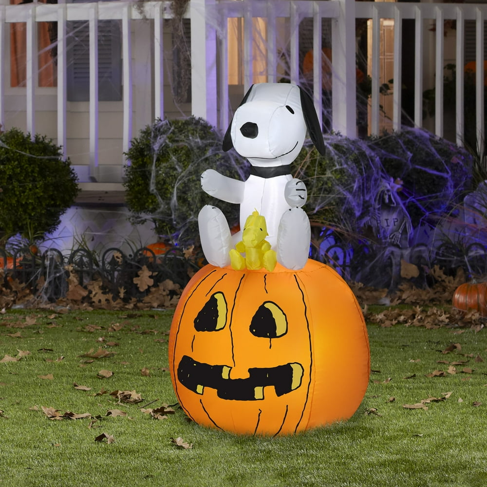 3.5' Airblown Snoopy and Woodstock on Pumpkin Peanuts Halloween ...