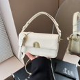 thumbnail image 3 of Bolso de diseño de nicho de alta gama para mujer, nuevo bolso de hombro versátil retro de un solo hombro, bolso baguette de moda para mujer 2025, 3 of 5