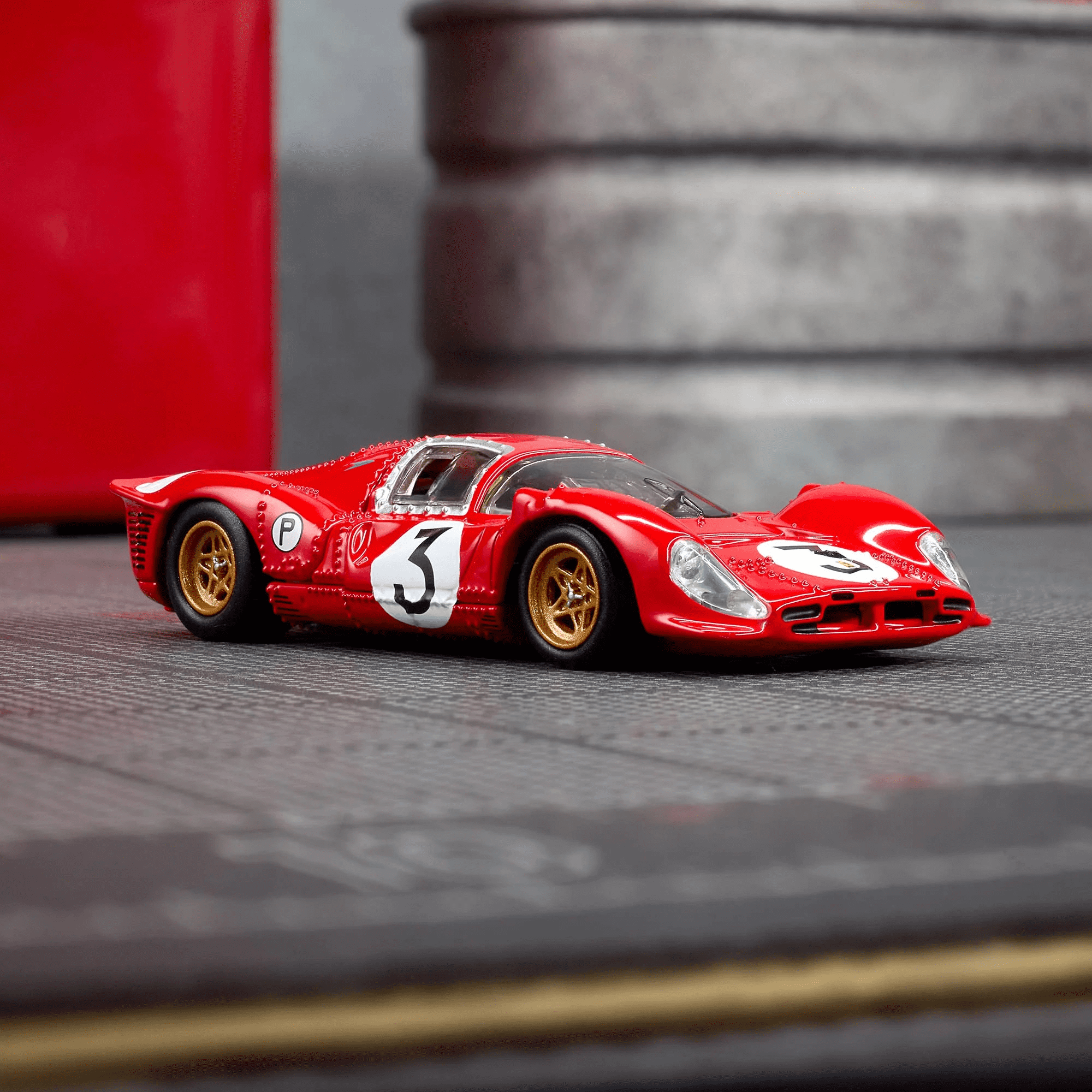 Hot Wheels Elite 64 1967 Ferrari 330 P4 – Premium 1:64 Die-Cast Car, Rosso Corsa Red, Real Riders Wheels, Opening Rear Clamshell