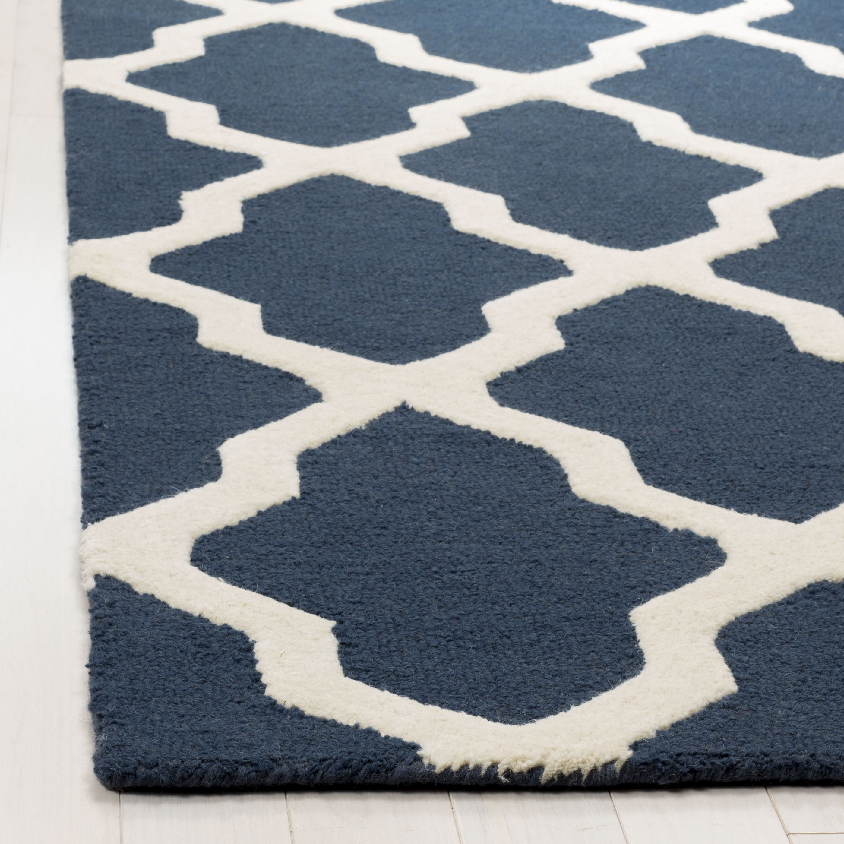 SAFAVIEH Cambridge Liam Geometric Wool Area Rug, Navy Blue/Ivory, 4' x 6'