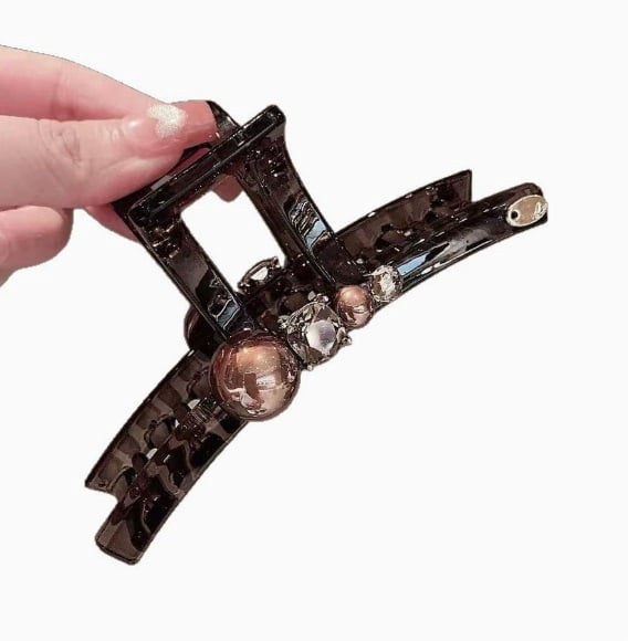 Elegant Brown Shark Clip for All Hair Types - Strong Grip, Versatile Design for Daily Wear, Commuting, and Dates